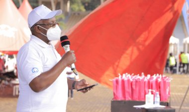 'Thank you for being a Covid 19 champion; you have put Uganda on the world map' Amama Mbabazi thanks Museveni during the Covid 19 at Kololo.