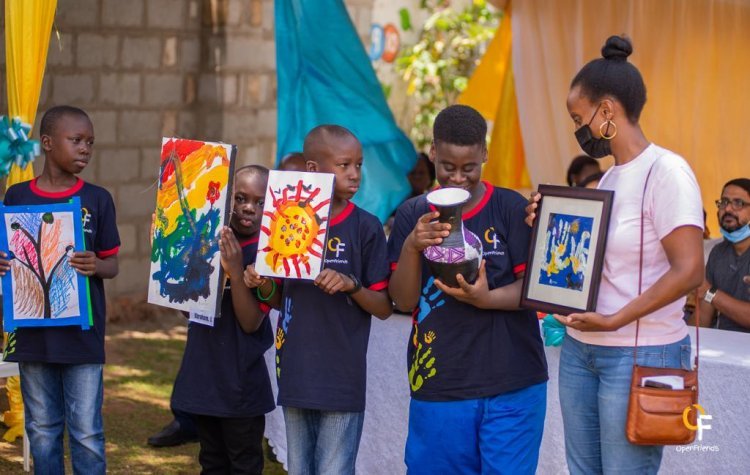 Special needs children participate in art exhibition to raise $40,000 for a  therapy sensory.