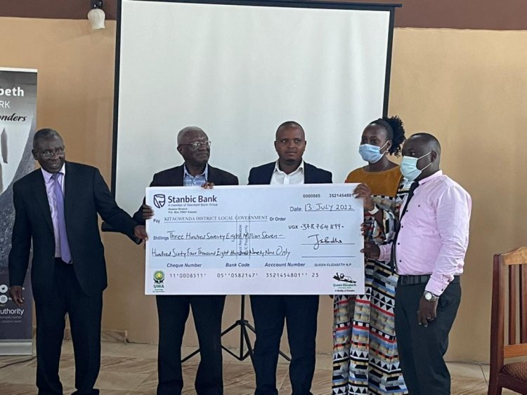 UWA gives shs 3.1Bllion to communities living around selected National Parks