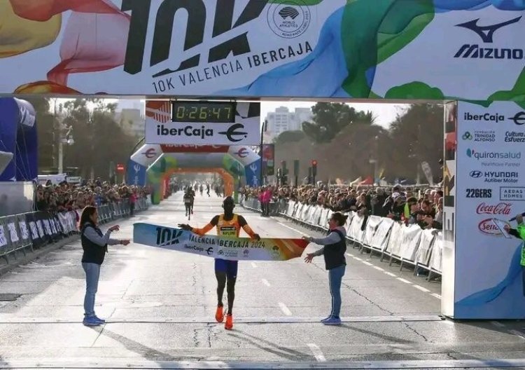 Jacob Kiplimo starts new year with 10km win in Valencia